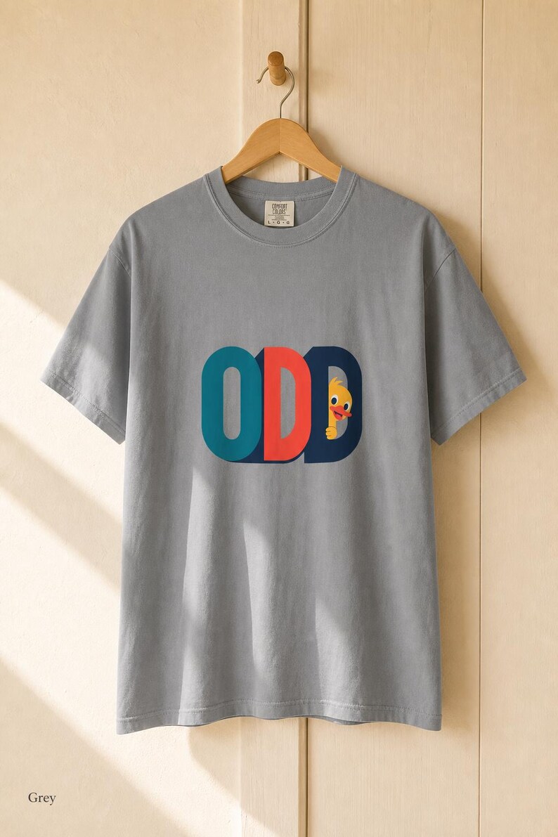Odd Duck T-Shirt, Cute Yellow Duckling Peeking Behind Bold ODD Typography Tee, Quirky Weirdo Graphic Shirt, Funny Gift immagine 14