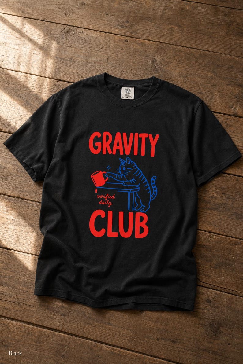 Gravity Club Cat T-Shirt Funny Cat Knocking Coffee Mug Off Table Tee Two Color Cat Lover Graphic Tee Gift imagem 6