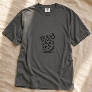 Tough Cookie T-Shirt, Hand-Lettered Chocolate Chip Cookie Graphic Tee, Black and White Ink Illustration Shirt zdjęcie 12