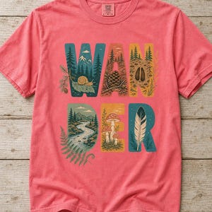 Camiseta con estampado de escenas de la naturaleza, camiseta de senderismo con letras ilustradas en el bosque, camiseta con estampado de piñas, setas y plumas. imagen 15