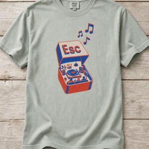 T-shirt tourne-disque clé d'échappement à impression Riso image 5