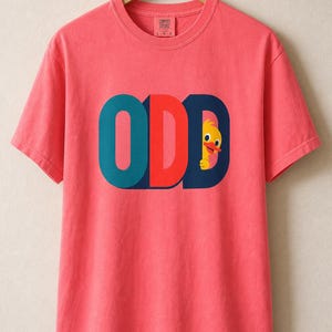 Odd Duck T-Shirt, Cute Yellow Duckling Peeking Behind Bold ODD Typography Tee, Quirky Weirdo Graphic Shirt, Funny Gift immagine 16