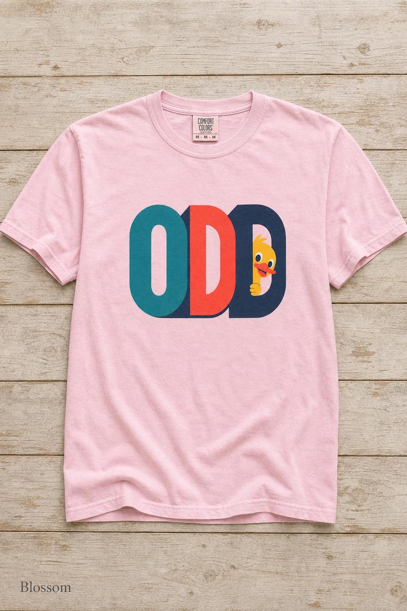 Odd Duck T-Shirt, Cute Yellow Duckling Peeking Behind Bold ODD Typography Tee, Quirky Weirdo Graphic Shirt, Funny Gift immagine 8