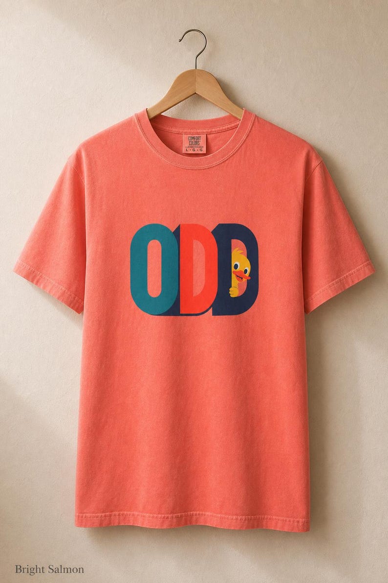 Odd Duck T-Shirt, Cute Yellow Duckling Peeking Behind Bold ODD Typography Tee, Quirky Weirdo Graphic Shirt, Funny Gift immagine 11