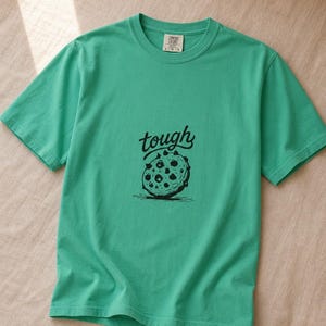 Tough Cookie T-Shirt, Hand-Lettered Chocolate Chip Cookie Graphic Tee, Black and White Ink Illustration Shirt zdjęcie 14