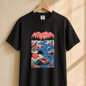 Memorize Something Living T-Shirt, Folk Illustration Tee with Child and Salamander at the Creek, Nature Lover Gift Bild 6