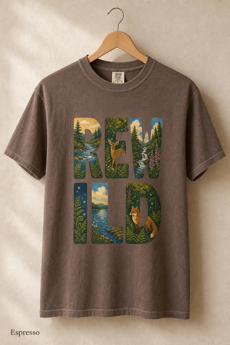 Camiseta con escena de naturaleza salvaje, camiseta con letras ilustradas con ciervo, zorro, bosque y río, camiseta de senderismo estilo cottagecore. imagen 16