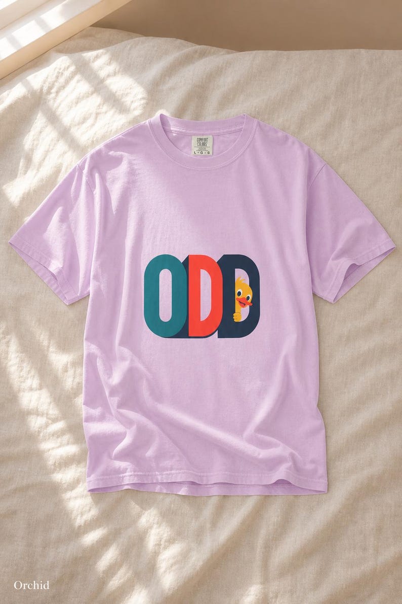 Odd Duck T-Shirt, Cute Yellow Duckling Peeking Behind Bold ODD Typography Tee, Quirky Weirdo Graphic Shirt, Funny Gift immagine 18