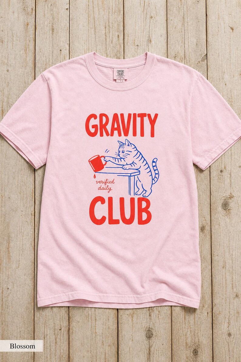 Gravity Club Cat T-Shirt Funny Cat Knocking Coffee Mug Off Table Tee Two Color Cat Lover Graphic Tee Gift imagem 7
