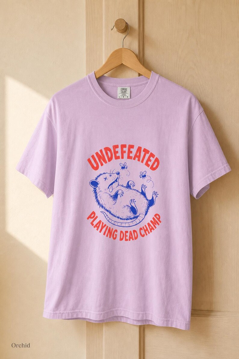 Invaincu Playing Dead Champ T-shirt Opossum T-shirt drôle de bande dessinée Possum T-shirt graphique animal étrange image 17