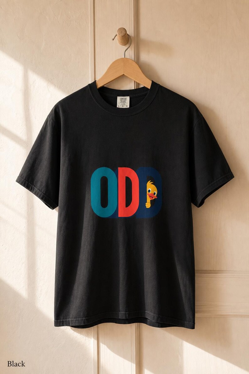 Odd Duck T-Shirt, Cute Yellow Duckling Peeking Behind Bold ODD Typography Tee, Quirky Weirdo Graphic Shirt, Funny Gift immagine 6