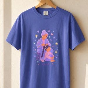 Grandmother Braiding Granddaughter's Hair T-Shirt, Tend Pastel Illustration Tee, Intergenerational Care Graphic Tee, Soft Family Shirt imagem 17