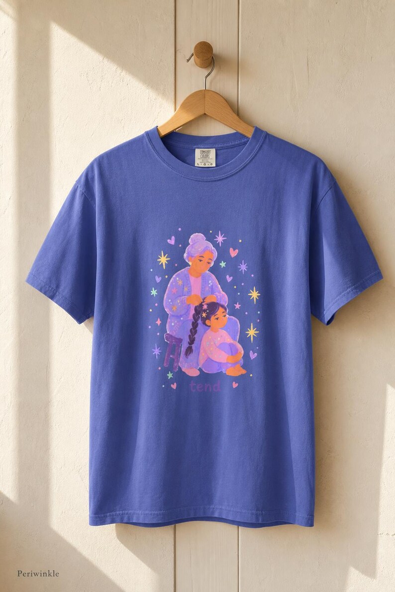 Grandmother Braiding Granddaughter's Hair T-Shirt, Tend Pastel Illustration Tee, Intergenerational Care Graphic Tee, Soft Family Shirt imagem 17