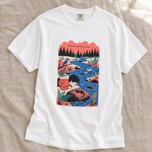 Memorize Something Living T-Shirt, Folk Illustration Tee with Child and Salamander at the Creek, Nature Lover Gift Bild 4