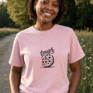 Tough Cookie T-Shirt, Hand-Lettered Chocolate Chip Cookie Graphic Tee, Black and White Ink Illustration Shirt zdjęcie 3