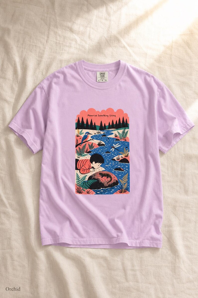 Memorize Something Living T-Shirt, Folk Illustration Tee with Child and Salamander at the Creek, Nature Lover Gift Bild 18