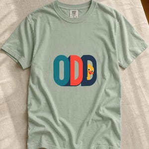Odd Duck T-Shirt, Cute Yellow Duckling Peeking Behind Bold ODD Typography Tee, Quirky Weirdo Graphic Shirt, Funny Gift immagine 5