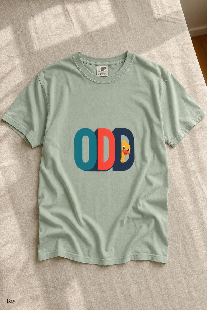 Odd Duck T-Shirt, Cute Yellow Duckling Peeking Behind Bold ODD Typography Tee, Quirky Weirdo Graphic Shirt, Funny Gift immagine 5