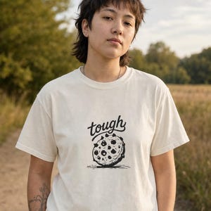 Tough Cookie T-Shirt, Hand-Lettered Chocolate Chip Cookie Graphic Tee, Black and White Ink Illustration Shirt zdjęcie 2