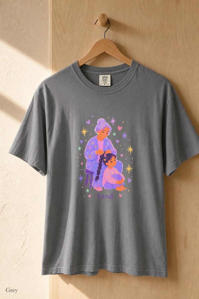 Grandmother Braiding Granddaughter's Hair T-Shirt, Tend Pastel Illustration Tee, Intergenerational Care Graphic Tee, Soft Family Shirt imagem 14