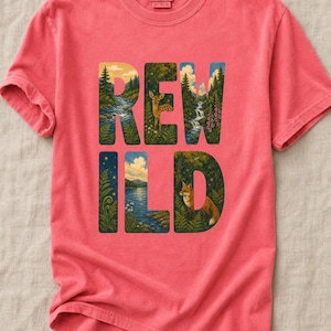 Camiseta con escena de naturaleza salvaje, camiseta con letras ilustradas con ciervo, zorro, bosque y río, camiseta de senderismo estilo cottagecore. imagen 14