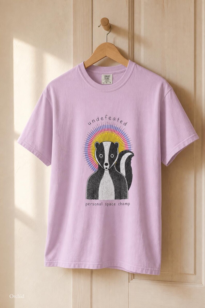 Undefeated Personal Space Champ Skunk T-Shirt, Funny Introvert Tee, Stippled Skunk Portrait with Sunburst Halo Graphic Tee Bild 17