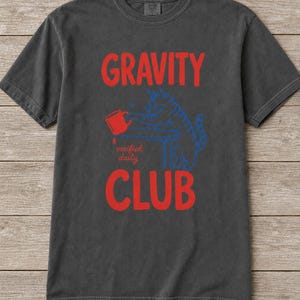 Gravity Club Cat T-Shirt Funny Cat Knocking Coffee Mug Off Table Tee Two Color Cat Lover Graphic Tee Gift imagem 12
