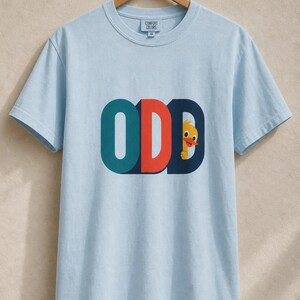 Odd Duck T-Shirt, Cute Yellow Duckling Peeking Behind Bold ODD Typography Tee, Quirky Weirdo Graphic Shirt, Funny Gift immagine 9