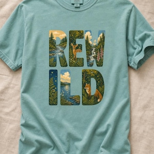 Camiseta con escena de naturaleza salvaje, camiseta con letras ilustradas con ciervo, zorro, bosque y río, camiseta de senderismo estilo cottagecore. imagen 9