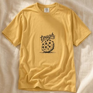 Tough Cookie T-Shirt, Hand-Lettered Chocolate Chip Cookie Graphic Tee, Black and White Ink Illustration Shirt zdjęcie 1