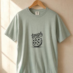 Tough Cookie T-Shirt, Hand-Lettered Chocolate Chip Cookie Graphic Tee, Black and White Ink Illustration Shirt zdjęcie 5