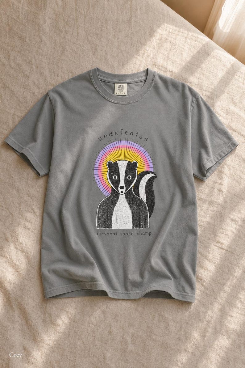 Undefeated Personal Space Champ Skunk T-Shirt, Funny Introvert Tee, Stippled Skunk Portrait with Sunburst Halo Graphic Tee Bild 13