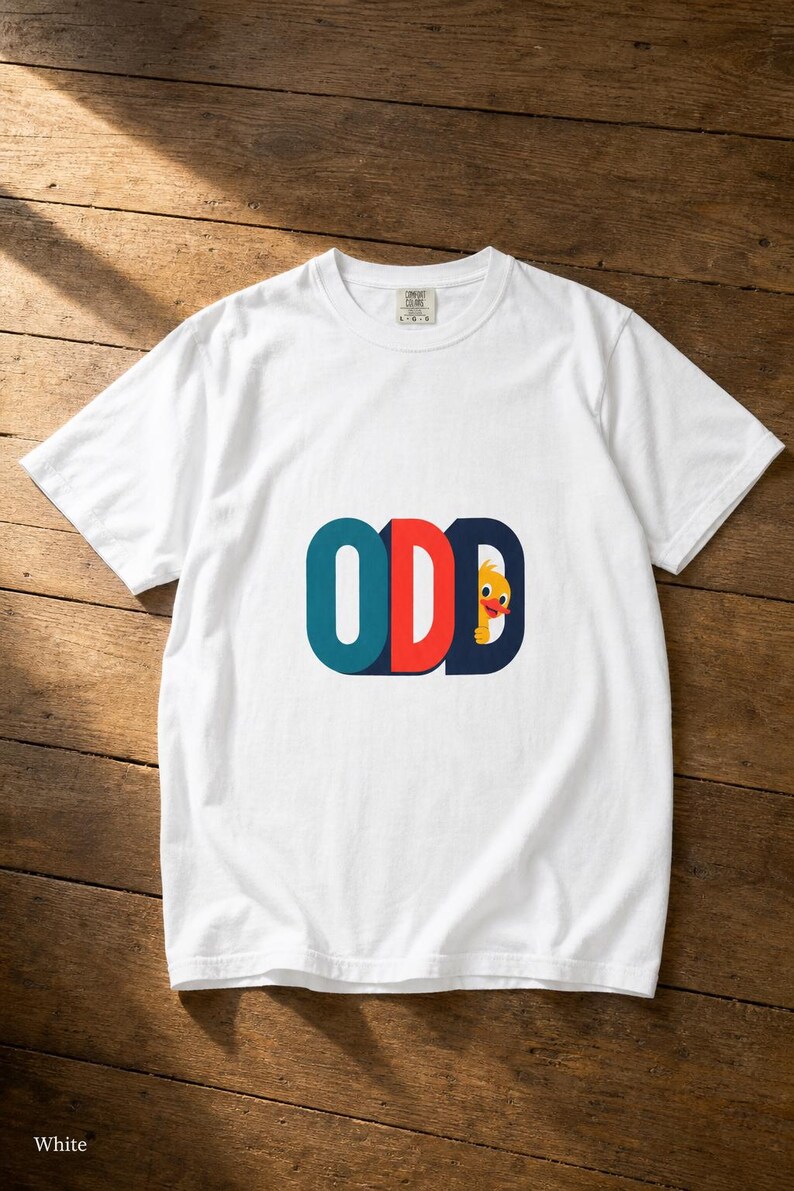 Odd Duck T-Shirt, Cute Yellow Duckling Peeking Behind Bold ODD Typography Tee, Quirky Weirdo Graphic Shirt, Funny Gift immagine 4