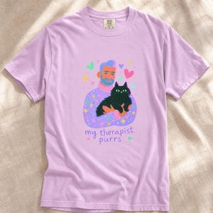 My Therapist Purrs T-Shirt, Bearded Man Holding Black Cat Tee, Cat Lover Gouache Illustration, Mental Health Cat Mom Dad Shirt imagem 1