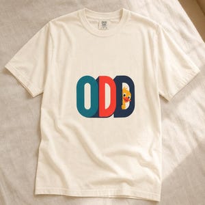 Odd Duck T-Shirt, Cute Yellow Duckling Peeking Behind Bold ODD Typography Tee, Quirky Weirdo Graphic Shirt, Funny Gift immagine 7