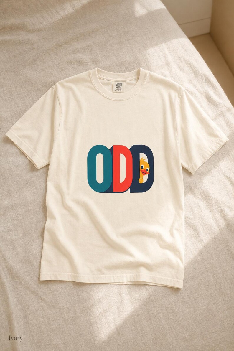 Odd Duck T-Shirt, Cute Yellow Duckling Peeking Behind Bold ODD Typography Tee, Quirky Weirdo Graphic Shirt, Funny Gift immagine 7