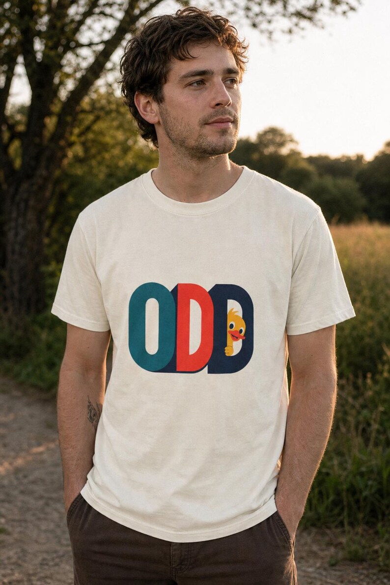 Odd Duck T-Shirt, Cute Yellow Duckling Peeking Behind Bold ODD Typography Tee, Quirky Weirdo Graphic Shirt, Funny Gift immagine 2