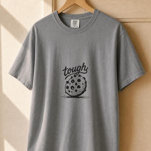 Tough Cookie T-Shirt, Hand-Lettered Chocolate Chip Cookie Graphic Tee, Black and White Ink Illustration Shirt zdjęcie 13