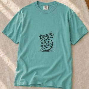 Tough Cookie T-Shirt, Hand-Lettered Chocolate Chip Cookie Graphic Tee, Black and White Ink Illustration Shirt zdjęcie 10