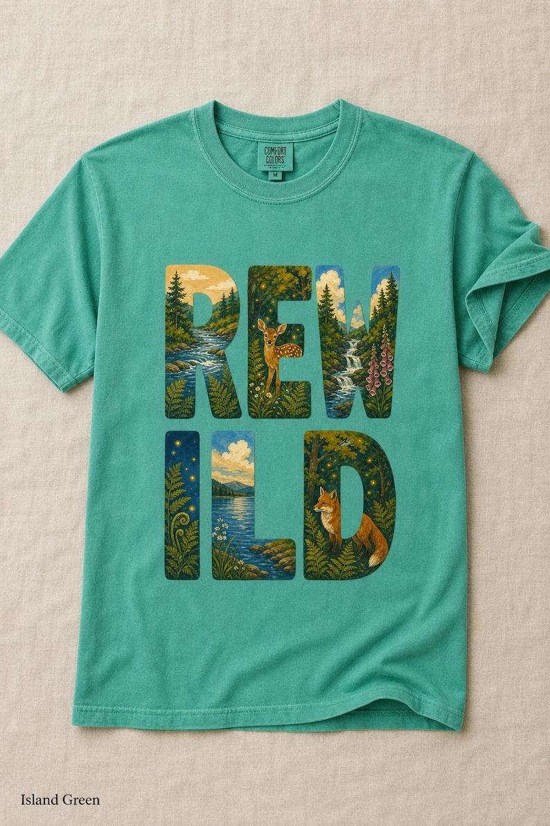 Camiseta con escena de naturaleza salvaje, camiseta con letras ilustradas con ciervo, zorro, bosque y río, camiseta de senderismo estilo cottagecore. imagen 13