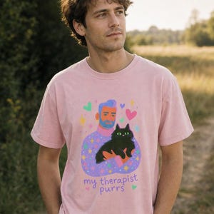 My Therapist Purrs T-Shirt, Bearded Man Holding Black Cat Tee, Cat Lover Gouache Illustration, Mental Health Cat Mom Dad Shirt imagem 3
