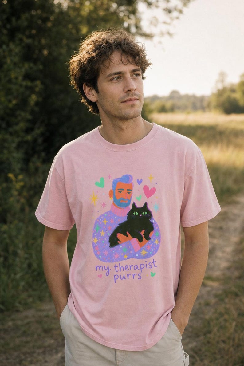 My Therapist Purrs T-Shirt, Bearded Man Holding Black Cat Tee, Cat Lover Gouache Illustration, Mental Health Cat Mom Dad Shirt imagem 3
