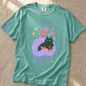 My Therapist Purrs T-Shirt, Bearded Man Holding Black Cat Tee, Cat Lover Gouache Illustration, Mental Health Cat Mom Dad Shirt imagem 10