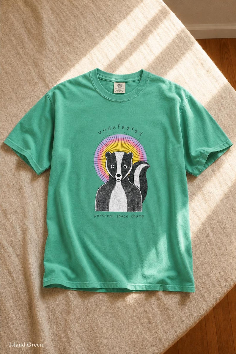 Undefeated Personal Space Champ Skunk T-Shirt, Funny Introvert Tee, Stippled Skunk Portrait with Sunburst Halo Graphic Tee Bild 1