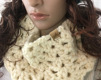 Chunky Shell Crochet Cowl, Chunky Cowl, Textured Cowl, Fall Accessory, Crochet Cowl, Stocking Stuffer (SC-004/Fleece)