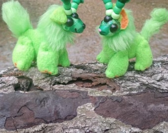 Muñeco artístico artesanal único de cachorro/gatito alienígena, criatura espacial fantástica de resina personalizada. LEA LA DESCRIPCIÓN.