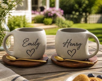 Tazas conmemorativas personalizadas con diseños de logotipo a medida: ideales para pequeñas empresas y como regalos de aniversario (para él y para ella).