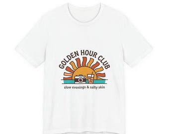 Golden Hour Club T-shirt | Retro zomershirt, T-shirt met kustthema, T-shirt met strandzonsondergangprint, vintage pastelkleurig unisex T-shirt