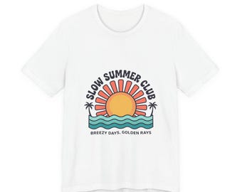 Slow Summer Club T-shirt | Shirt met kustuitstraling, retro strand- en zonsondergang-T-shirt, vintage zomerse vibes T-shirt, minimalistisch surf-T-shirt