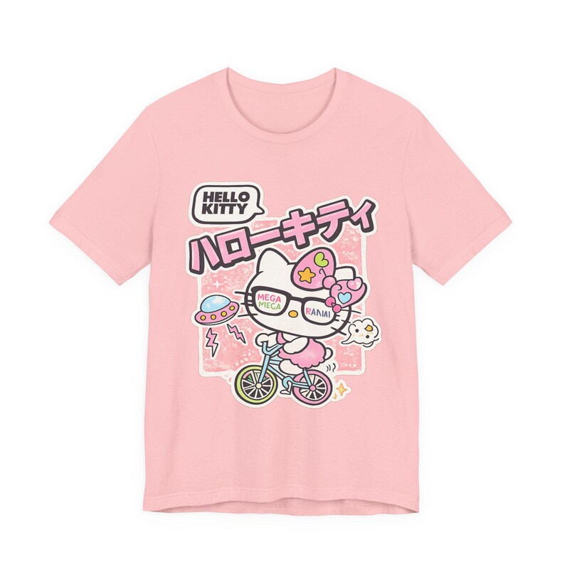 Camiseta con estampado de bicicleta de Hello Kitty | Texto en japonés, estilo kawaii pastel imagen 7
